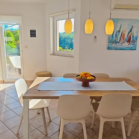 Haus Mit Meerblick Lopar