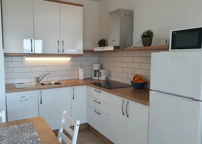 Haus Mit Meerblick Lopar