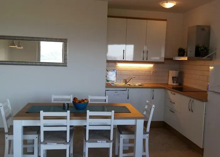 Haus Mit Meerblick Lopar