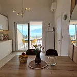 Haus Mit Meerblick Lopar