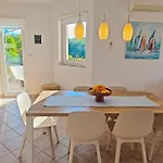 Haus Mit Meerblick Lopar