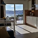 Haus Mit Meerblick Lopar