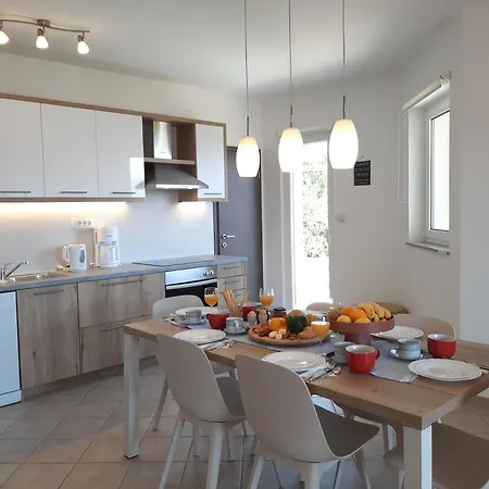 Apartment Haus Mit Meerblick